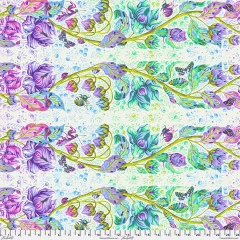 Tula Pink Stoff Grow Up Daybreak mit Tulpenranken in Pink, Lila und Mint auf cremefarbenem Grund, mit Insekten und Katze