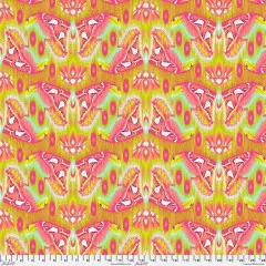 Tula Pink Baumwollstoff Prior Mothorization Afterglow mit Nachtfaltern in Koralle, Pink und Mint auf Limette und Senfgelb