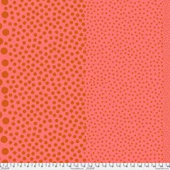 Baumwollstoff Tula Pink Stones Clay mit rostorangen Punkten auf korallrotem Grund, Zollstab am unteren Rand