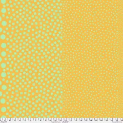 Tula Pink Baumwollstoff Stones Sunflower: mintgrüne Punkte auf gelbem Grund mit Größenverlauf, Zollmaßband am Rand