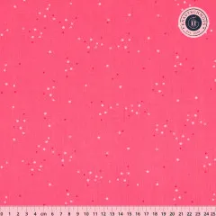 Korallenfarbener Baumwollstoff mit funkelnden Sternen in Weiß, Rosa und Gold, Gesamtansicht mit Lineal