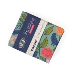 Verpacktes Starling Fat Quarter Bundle, Ansicht mit Vogelmotiv im Vordergrund