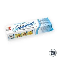 Verpackungsschachtel des Warm Lite Steam-A-Seam 2 Bügelvlies, schräg fotografiert