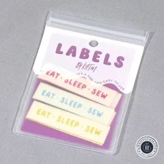 Verpackung der Kylie and The Machine Endfalz-Labels 'Eat Sleep Sew' in Rosa, Mint und Gelb.
