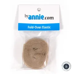 Verpackung des Fold-Over-Elastics in Natural, gerade von vorne fotografiert