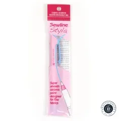 Frontalansicht der Verpackung mit Hinweis auf wasserlösliche Tinte und Keramikspitze für feine Stoffe