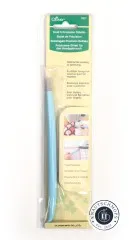 Verpackungskarte des blauen Clover Hold-It-Stiletts, frontal fotografiert