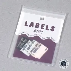 Verpackung der Kylie and The Machine Weblabels 'me made' in glitzernder Metallic-Optik, drei Farben.
