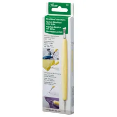 Frontalansicht der Verpackung mit ausgeklappter Seitenlasche und Angabe von Länge und Material