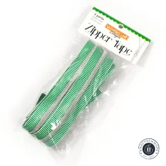 Verpackung 'Sassafras Lane Zipper Tape' mit 3 Yards Reißverschlussband.