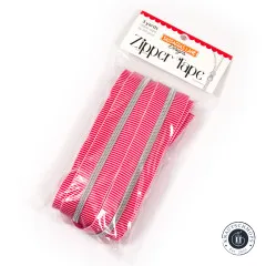 Originalverpackung der Sassafras Lane Zipper Tape in Red Stripe, 3 Yards Reißverschlussband in der wiederverschließbaren Verpackung.