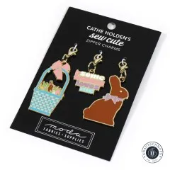 Die Zipper-Charms-Karte mit den drei Oster-Anhängern in schräger Perspektive.