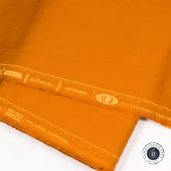 Webkante des Stoffes Pure Solids Gingerbread mit Aufdruck PE-513 und AGF Logo