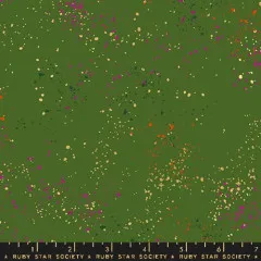 Webkante des Speckled-Stoffs in Metallic Sarah Green mit aufgedrucktem Schriftzug "Ruby Star Society" und Zoll-Maßband.