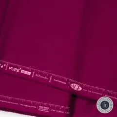 Webkante des Art Gallery Fabrics Pure Solids PE-493 Plum Preserve mit Aufdruck und Oeko-Tex Hinweis