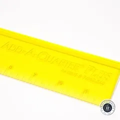 Nahaufnahme der Zoll-Markierungen 8 bis 11 mit eingeprägtem Add-A-Quarter-Plus-Schriftzug.