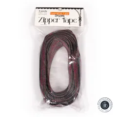 Vorderansicht der Verpackung des 3-Yards-Reißverschlussbands Rainbow Iridescent von Sassafras Lane Designs.