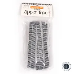 Vorderansicht der Verpackung des 3-Yards-Reißverschlussbands Black Stripe von Sassafras Lane Designs.